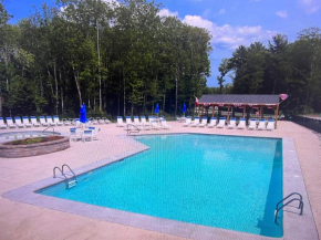 Wells Beach Cottage with Resort Amenities - 1 Mile to Beach!